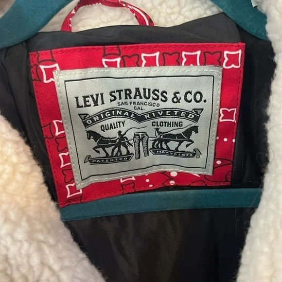 Levi's Men's Out West Mixed Media Red Bandanna Print Puffer Jacket XXL NWT - Picture 4 of 11